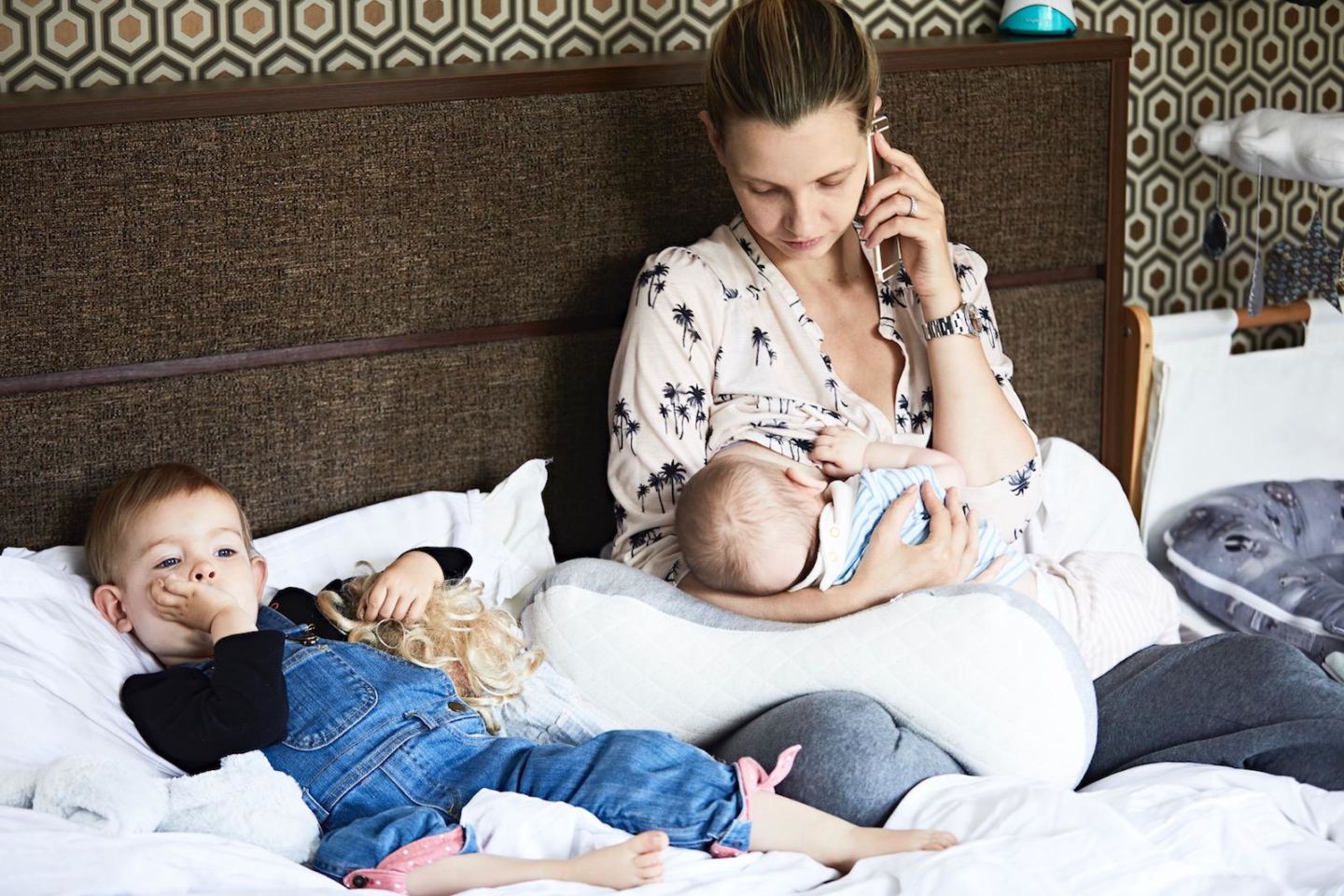 breastfeeding multitasking