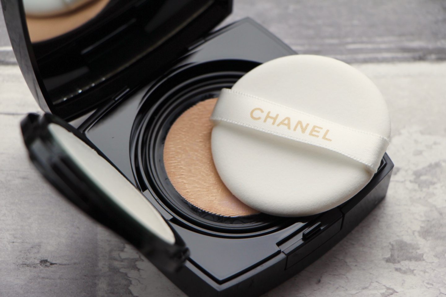 Chanel Les Beiges Gel Touch Cushion foundation review