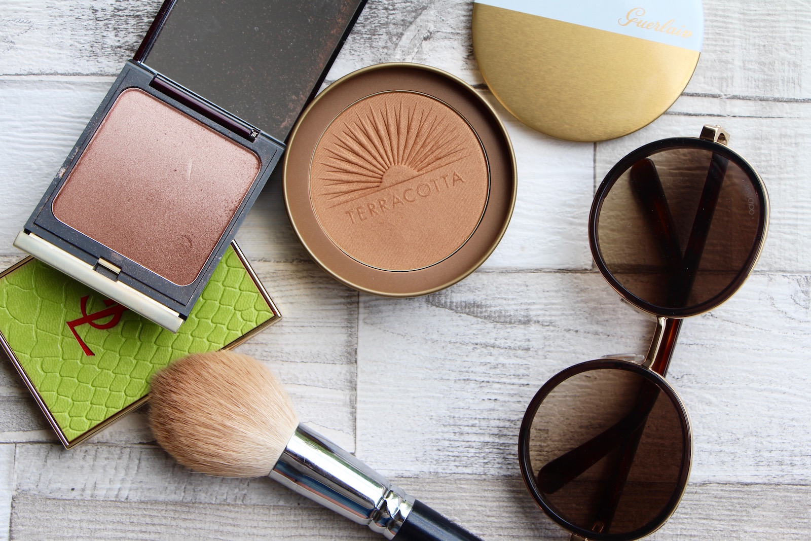 How to Apply Bronzer: The Sunglasses Trick - Ruth Crilly