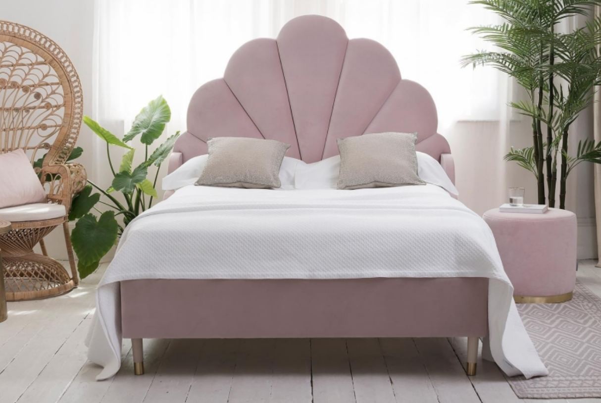 розовые бархатные кровати